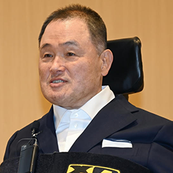 山下 泰裕 氏